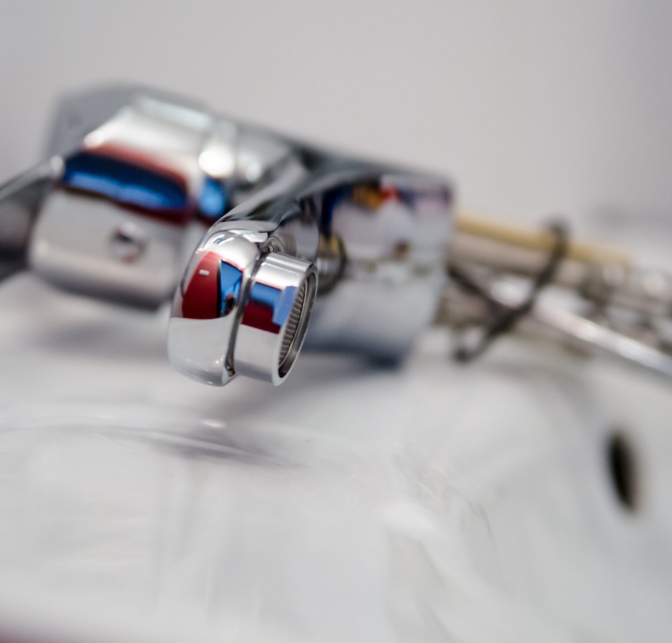 plumbing sink faucet